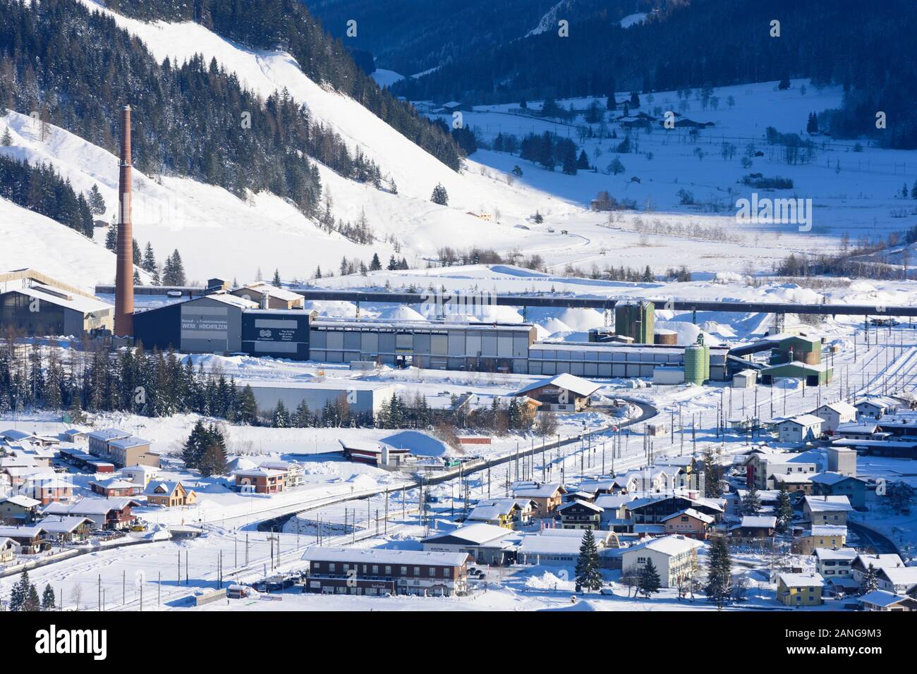 Hochfilzen: factory of RHI Magnesita in Kitzbüheler Alpen - Pillersee Tal, Tirol, Tyrol, Austria Stock Photo