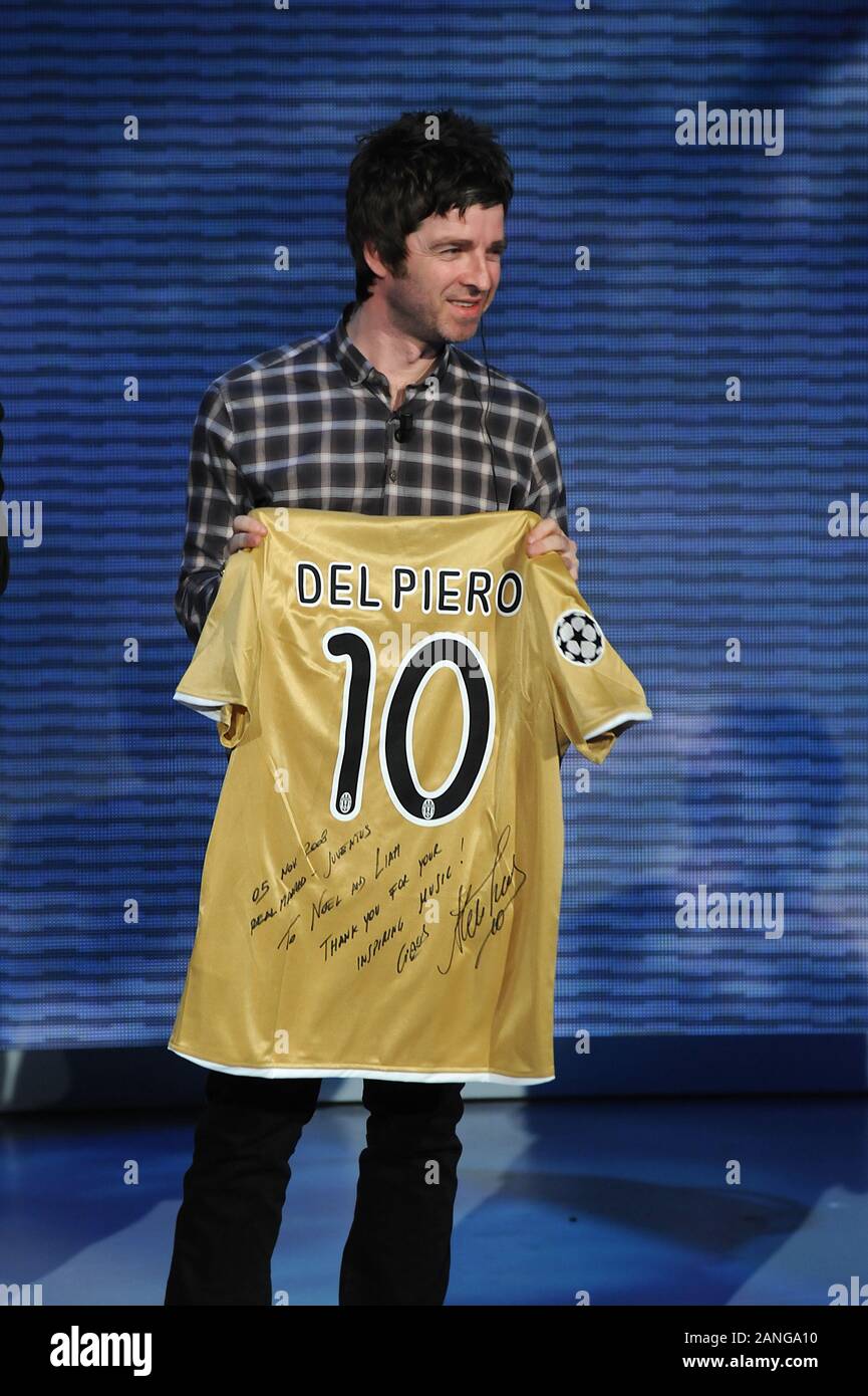 Milan   Italy 09/11/2008 ,  live concert of the Oasis at the Rai Studies : Noel Gallagher after the concert with the FC Juventus shirt signed by Alessandro Del Piero Stock Photo