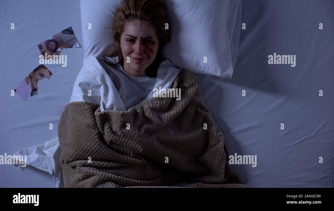 Photo young woman crying hi-res stock photography and images - Alamy