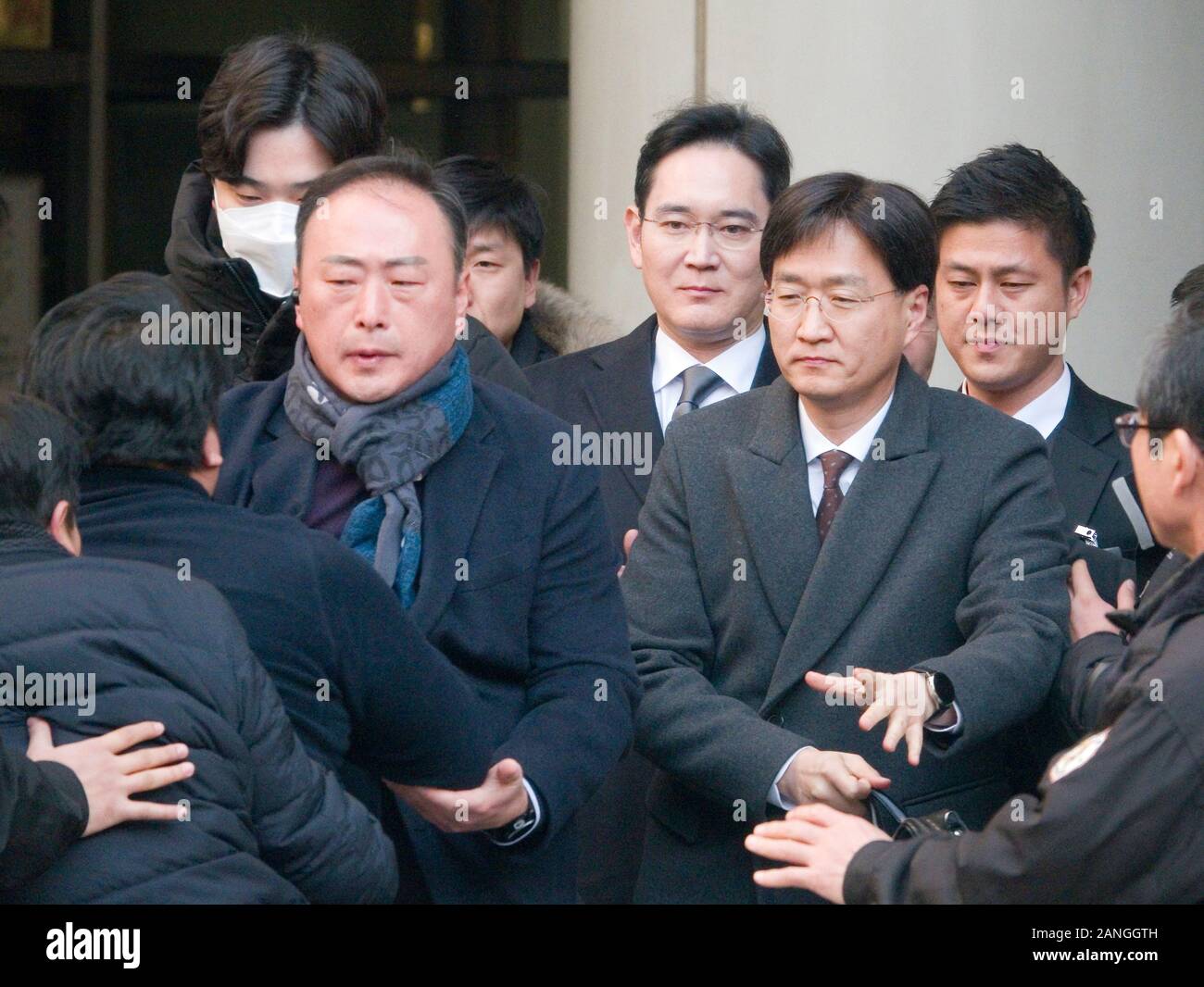 Seoul High Court in South Korea. 17th January, 2020. Lee Jae-Yong, Jan 17, 2020 : A former Samsung worker (2nd L) protests against Samsung Electronics Vice Chairman Lee Jae-Yong (C) as the latter leaves after his trial at the Seoul High Court in Seoul, South Korea. Dozens of former Samsung workers were holding a protest against Samsung which they insist, fired them unfairly and spied on them who were trying to organize a labor union. Credit: Aflo Co. Ltd./Alamy Live News Stock Photo