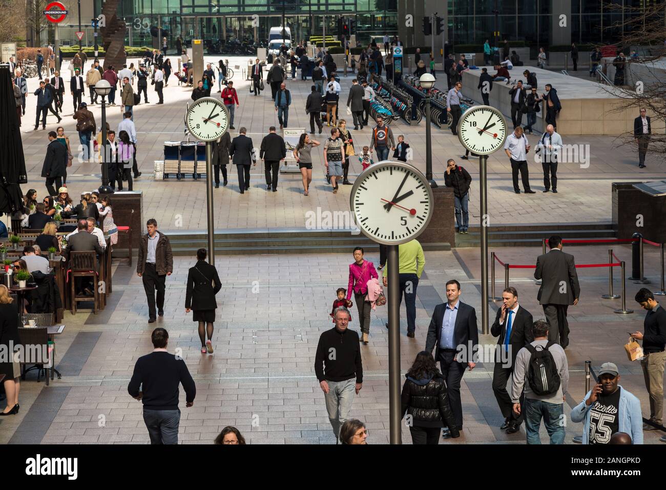 Business people, Canary Wharf, London financial district, England Stock Photo