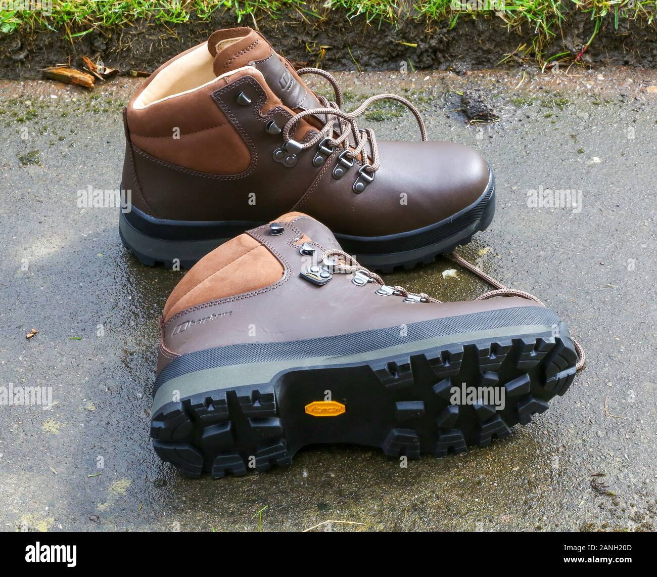 berghaus mens walking boots
