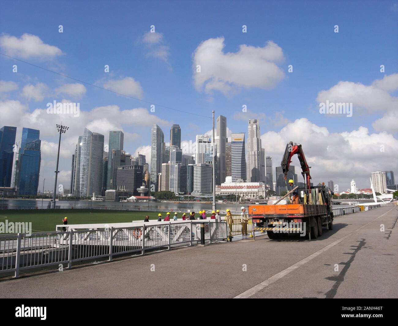 Singapore skyline road hi-res stock photography and images - Alamy