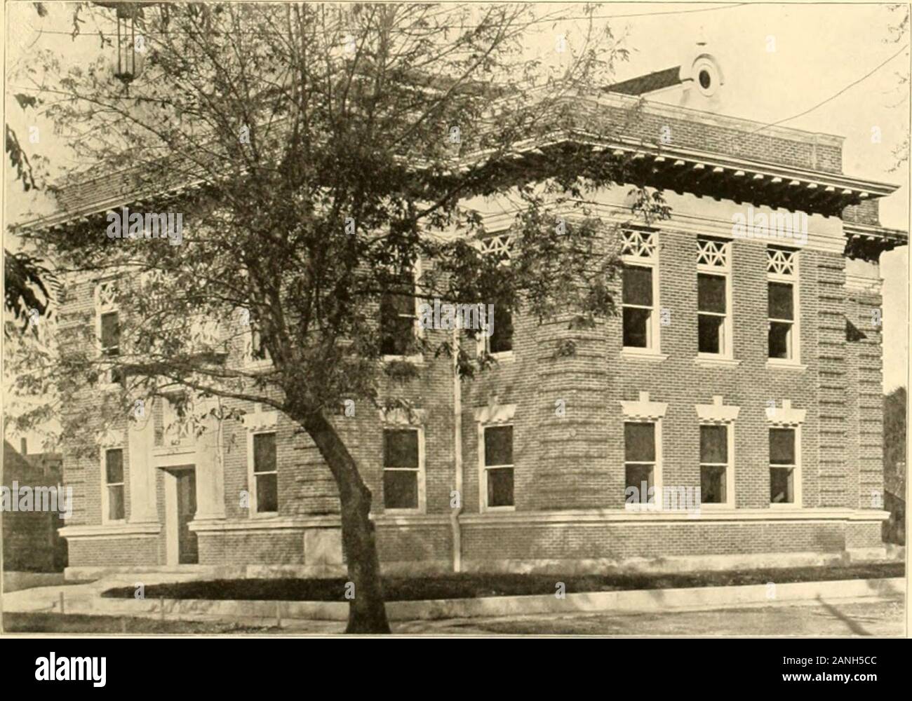 Historical encyclopedia of Illinois, ed . Western Illinois State Normal School. Macomb. Built in 1902. Carnegie Free Public Library. Macomb HISTORY OF McDOXOUGH COUXTV. 68 s Cashier, U. G. Smith. Went out of business andwas succeeded by Samuel Daugherty, Presi-dent, and U. B. Smith, Cashier. B.XK OF Good Hoik, (Cumniings, Ward &Co,, private).—President, Q. C. Ward; Cash-ier, H. A. Allison. Organized in 1890. n.M&lt; OK Pkairik City (private banU).—President, A. M. Craig; Cashier, J. Waldo Wil-son. Originally organized by W. H. Kreiderseveral years ago. Bank of Sciota. (Ward, Allison & Co.,pr Stock Photo