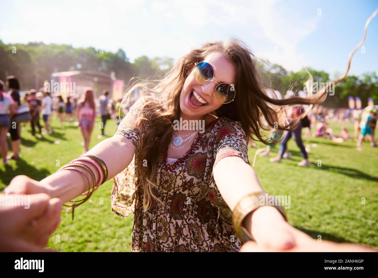 Portrait friends music festival hi-res stock photography and images - Alamy