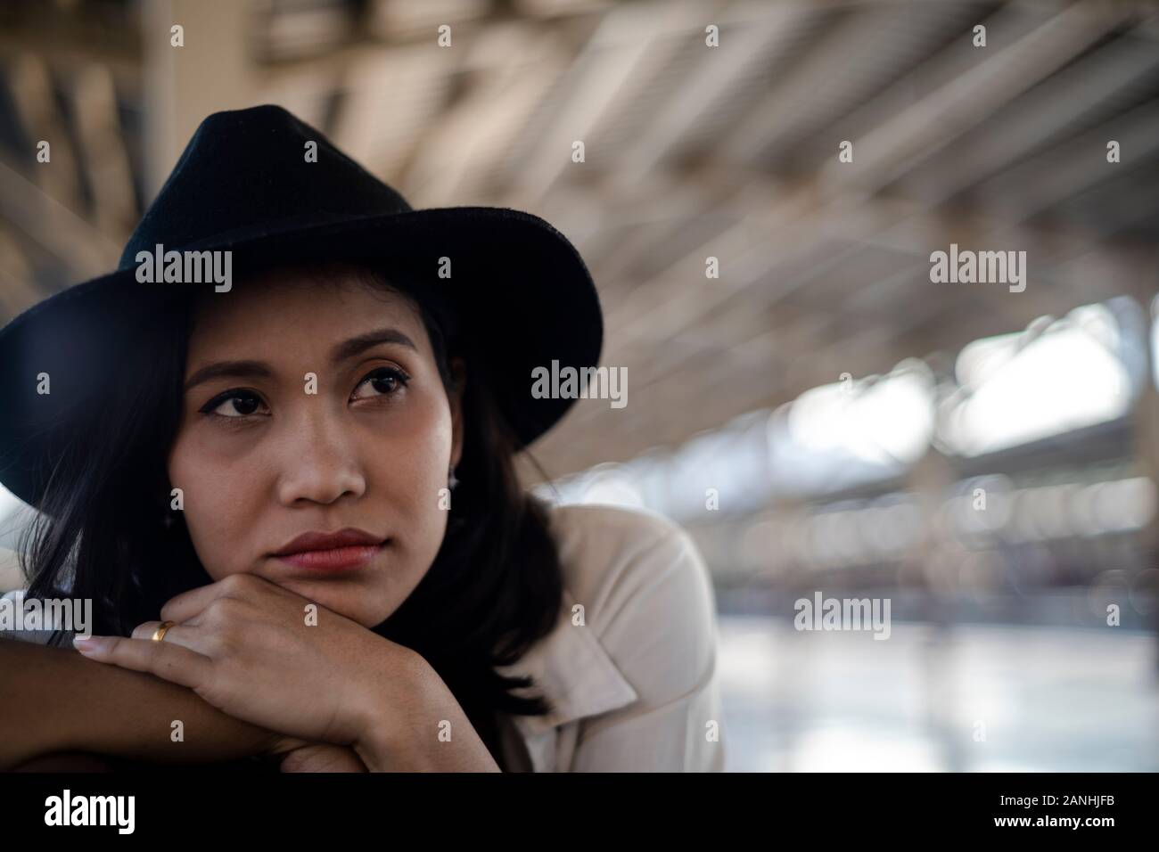 Prop up your head hires stock photography and images Alamy