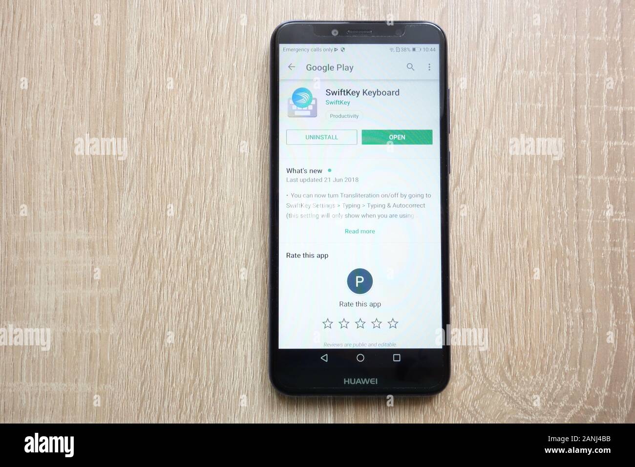 SwiftKey Keyboard app on Google Play Store website displayed on Huawei Y6  2018 smartphone Stock Photo - Alamy