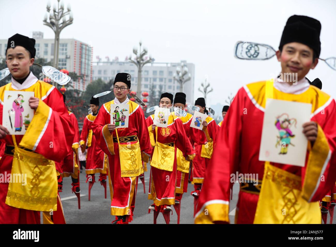 Mianzhu, China's Sichuan Province. 17th Jan, 2020. Paraders in costumes hold traditional New Year paintings while walking on stilts during the 19th Mianzhu New Year Painting Festival in the city of Mianzhu, southwest China's Sichuan Province, Jan. 17, 2020. Credit: Jiang Hongjing/Xinhua/Alamy Live News Stock Photo