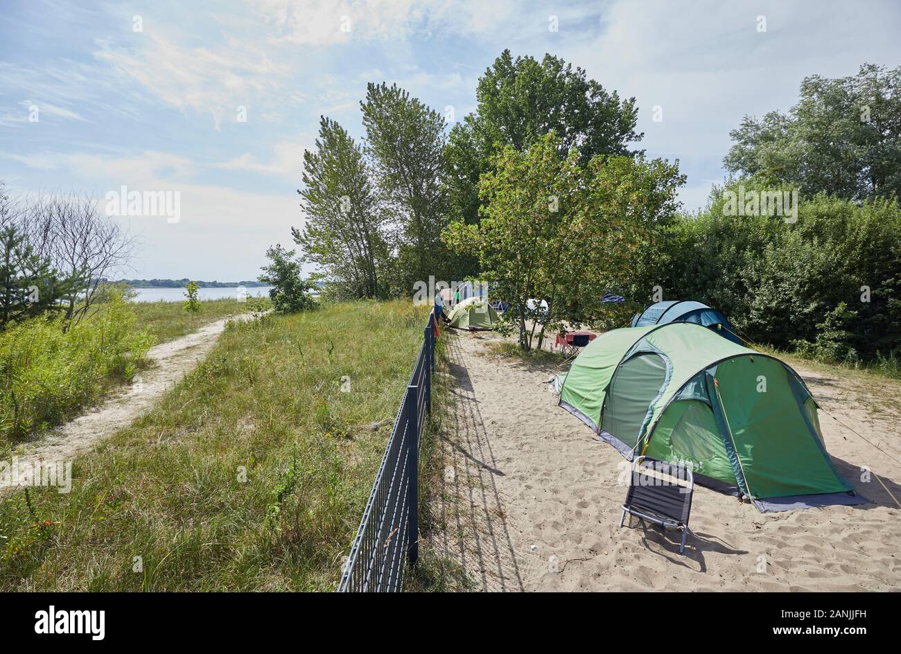 Hamburg, Germany. 25th July, 2019. Tents are available at the ElbeCamp  camping site. To the left of a fence you can see the Falkensteiner Ufer on  the Elbe. Credit: Georg Wendt/dpa/Alamy Live