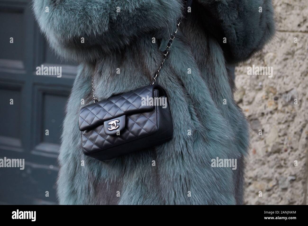 Woman with chanel bag hi-res stock photography and images - Page 6 - Alamy