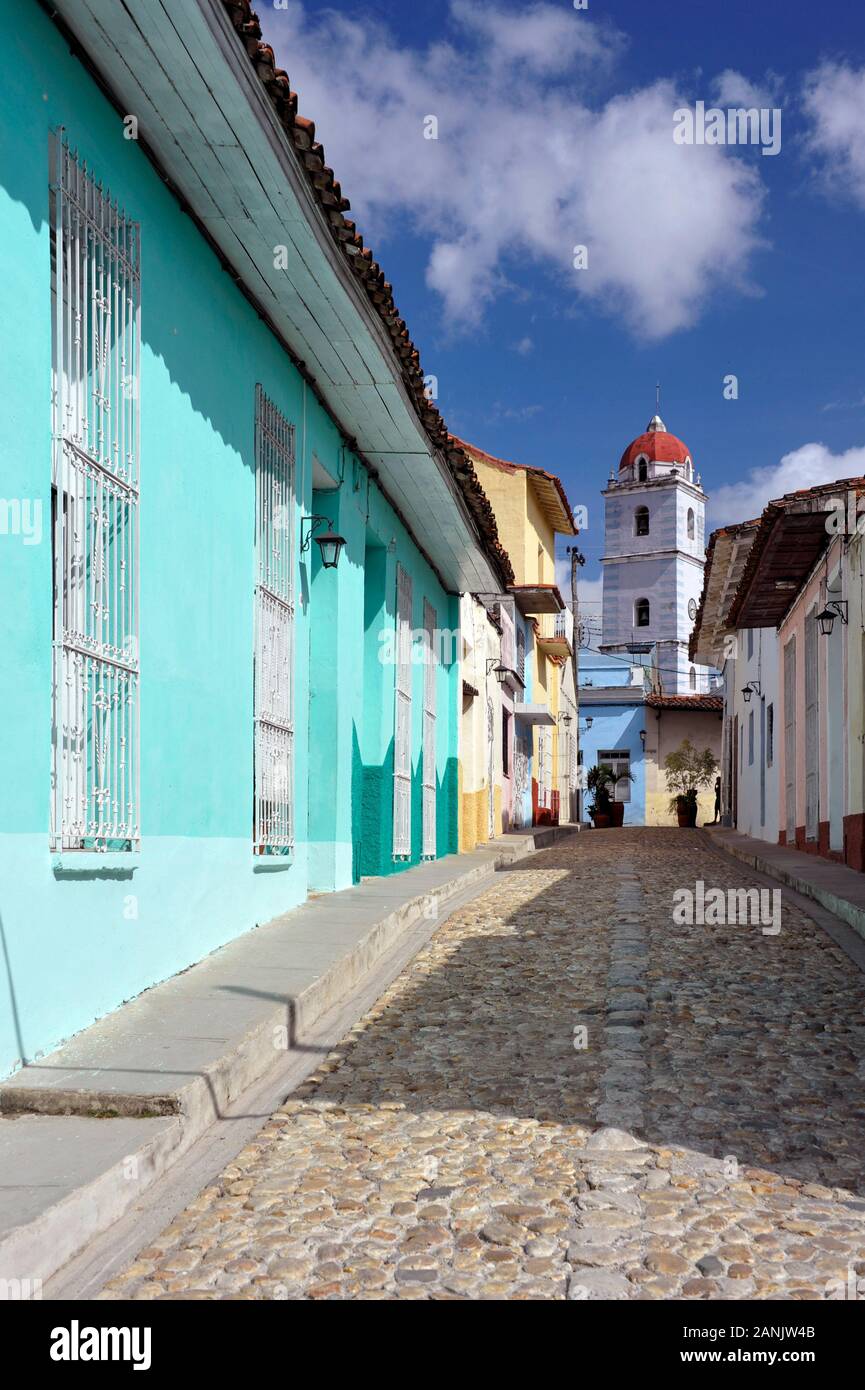 Kuba, Ciego de Avila, Gasse und Kirche. Lane and church, Ciego de Avila, Cuba |Gasse und Kirche, Ciego de Avila, Cuba Stock Photo