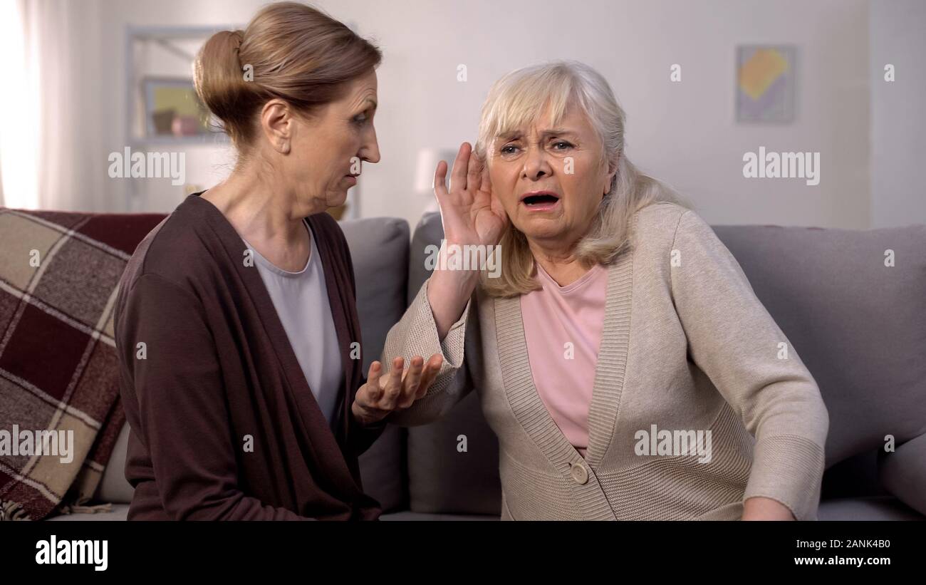 пожилые мужчина и женщина. конфликт с пожилым. бессонница у пожилых людей. пациенты пожилого и старческого возраста. ситуация со старых.