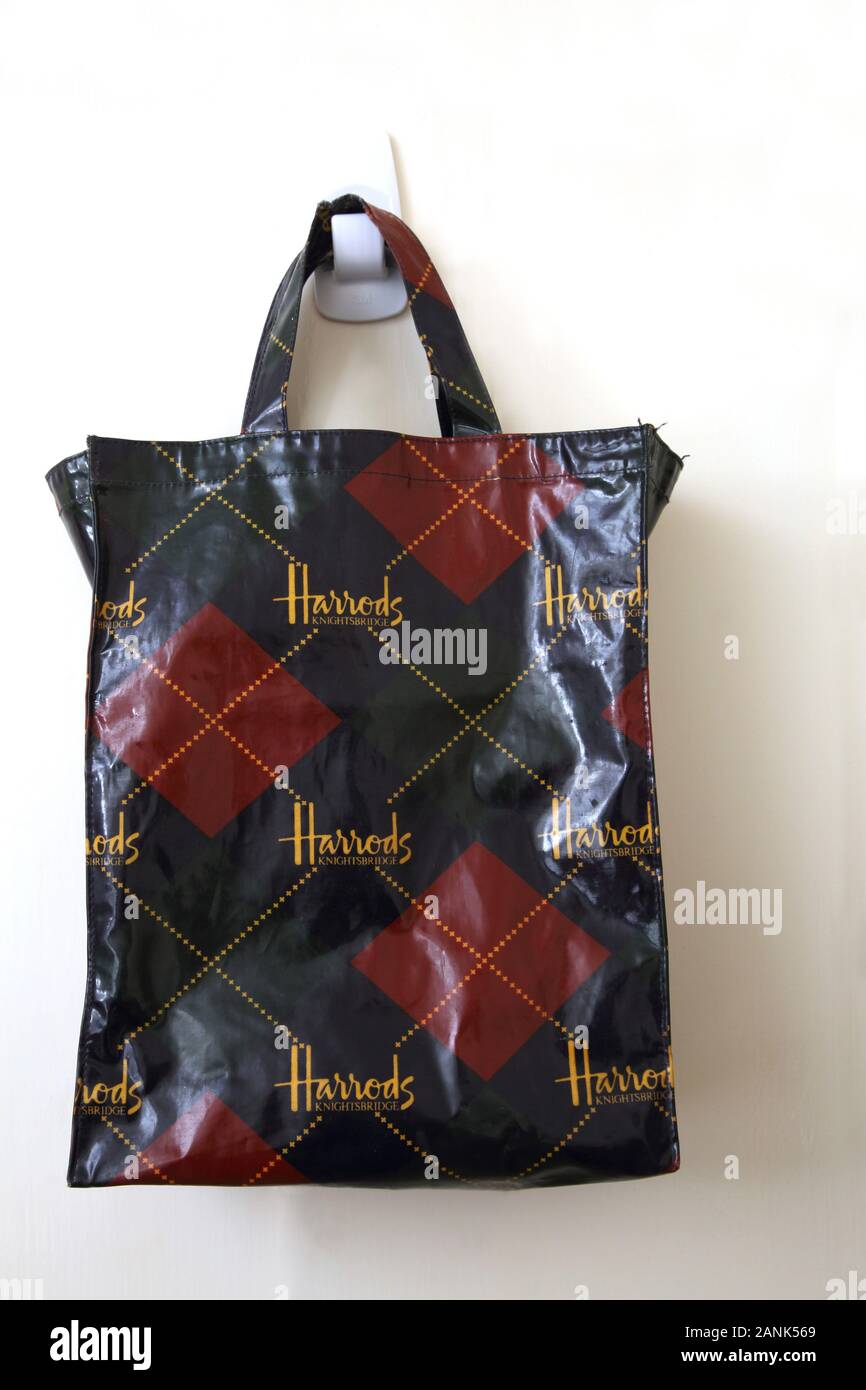 Harrods shopping bag hi-res stock photography and images - Alamy