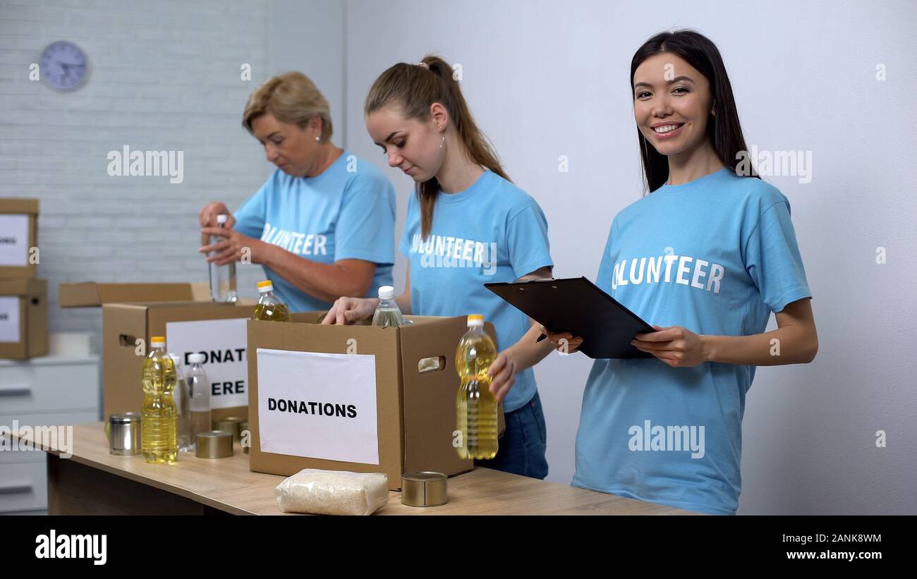 Volunteering and making donation hi-res stock photography and images ...