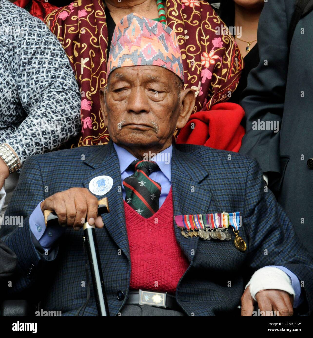 Actress Joanna Lumley with gurkha's Lachhiman Gurung V.C. (left) and Tul Bahadur Pun V.C. (right) emerge victorious from  the High court in London  following a court hearing allowing Gurkha soldiers who fought for the U.K. the same rights as their British and Commonwealth counterparts for them the right to reside in the U.K. Stock Photo