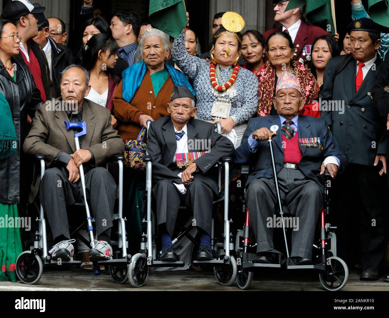 Actress Joanna Lumley with gurkha's Lachhiman Gurung V.C. (left) and Tul Bahadur Pun V.C. (right) emerge victorious from  the High court in London  following a court hearing allowing Gurkha soldiers who fought for the U.K. the same rights as their British and Commonwealth counterparts for them the right to reside in the U.K. Stock Photo