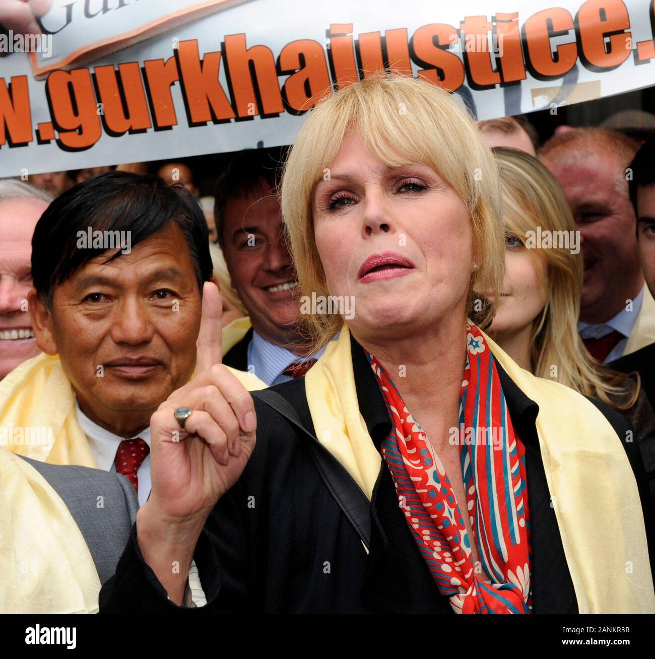 Actress Joanna Lumley with gurkha's Lachhiman Gurung V.C. (left) and Tul Bahadur Pun V.C. (right) emerge victorious from  the High court in London  following a court hearing allowing Gurkha soldiers who fought for the U.K. the same rights as their British and Commonwealth counterparts for them the right to reside in the U.K. Stock Photo