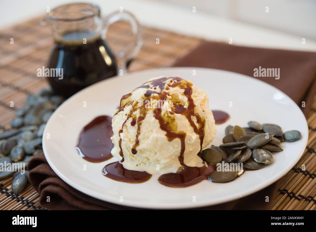Vanilleeis hi-res stock photography and images - Alamy