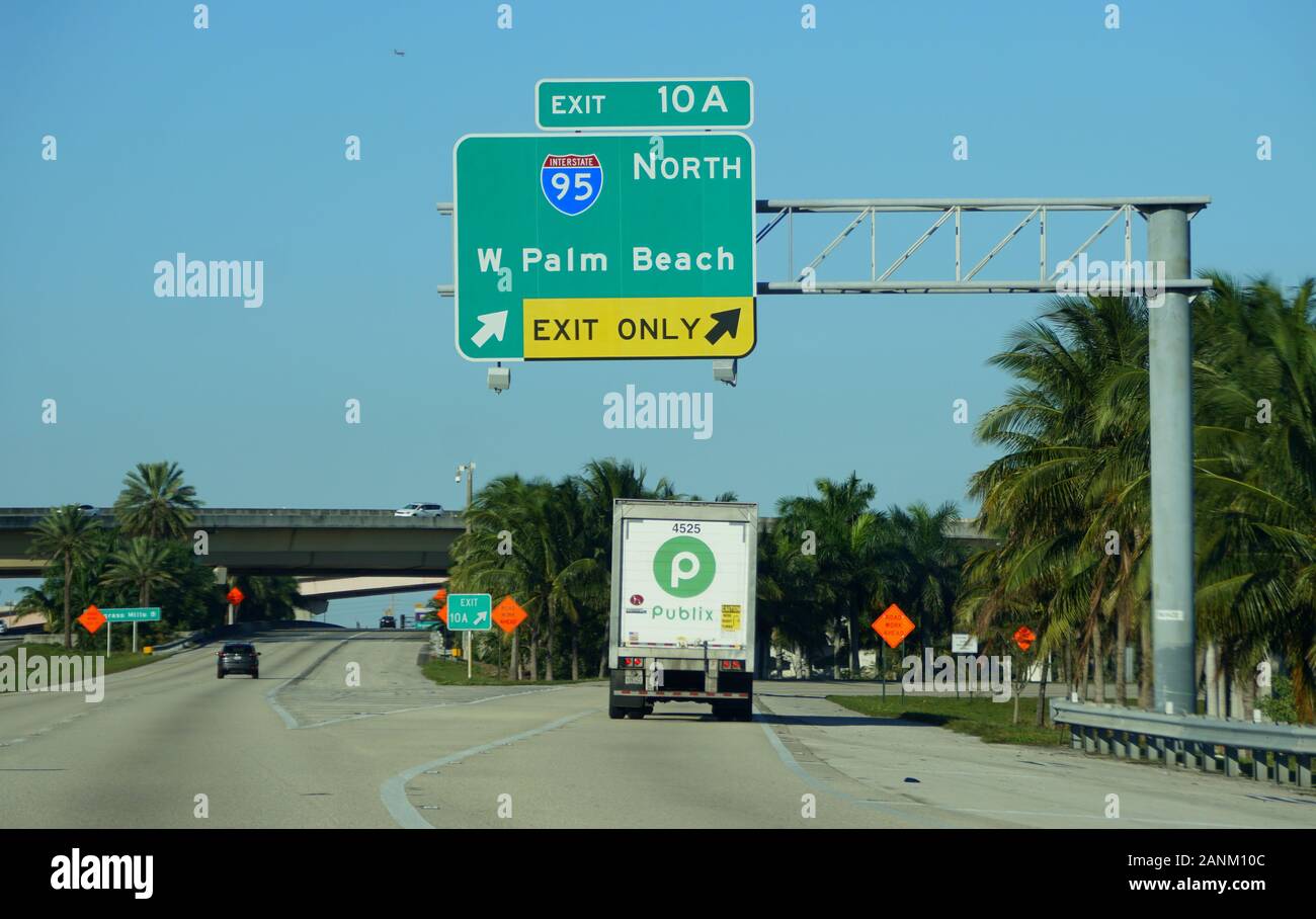 herten bord Penetratie Hollywood, Florida, U.S.A - January 3, 2020 - The view of traffic into exit  10A towards 95 North to West Palm Beach Stock Photo - Alamy