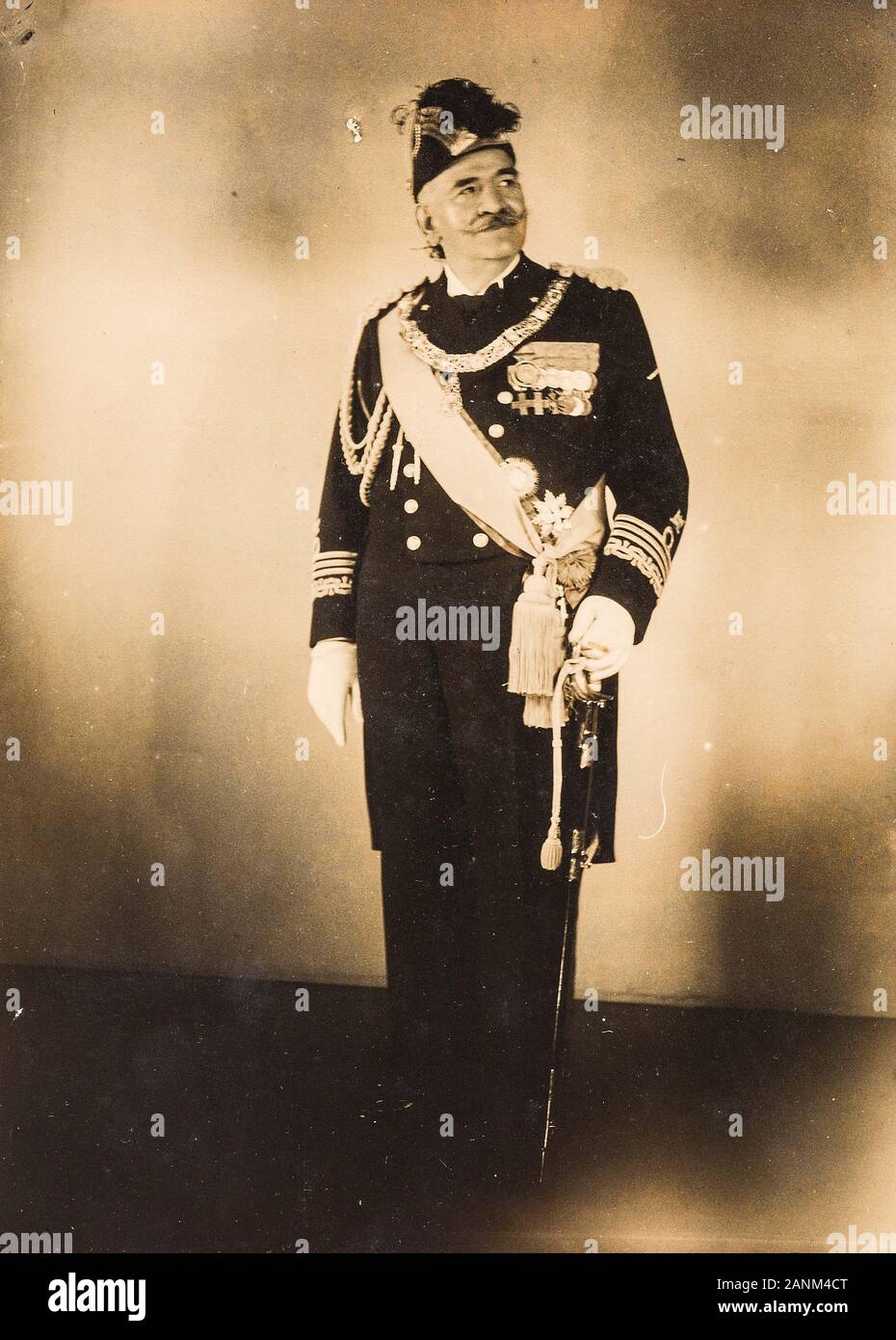 Costanzo Ciano in uniforme della regia marina, insieme al Collare dell'  Ordine dell' Annunziata; 1933; wannenesgroup  /it/lots/303-9710-lotto-composto-da-diciotto-diplomi/#!; Unknown Person  Stock Photo - Alamy