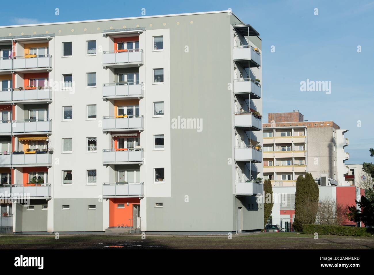 Stralsund, Germany. 15th Jan, 2020. After the auction (2011) and the  refurbishment, a prefabricated concrete slab building will stand in  Thomas-Kantzow-Straße in Stralsund's Knieper West residential area. Credit:  Stefan Sauer/dpa-Zentralbild/ZB/dpa ...