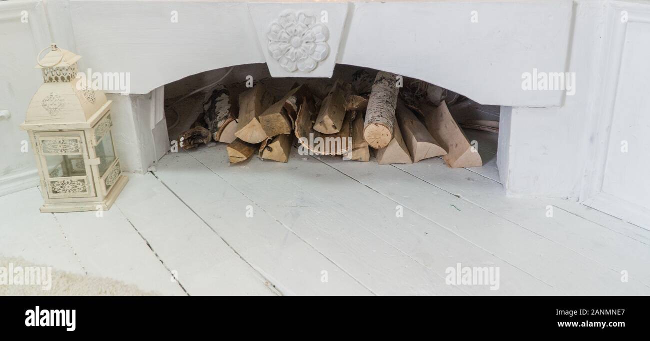 White empty fireplace hi-res stock photography and images - Alamy