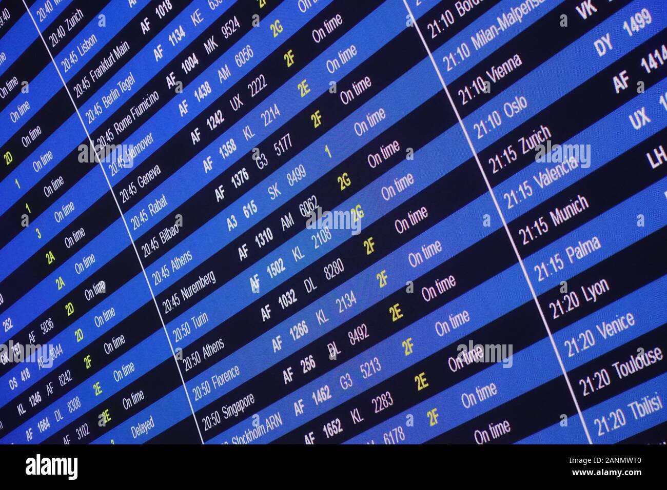 Flugverkehr, Flugplan - Departure List Stock Photo - Alamy