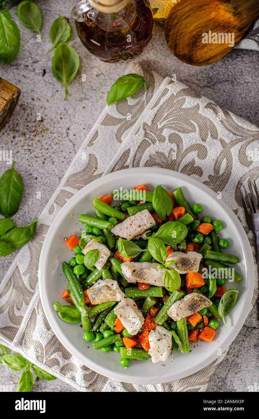 Simply and beautiful salad with fresh fish Stock Photo - Alamy