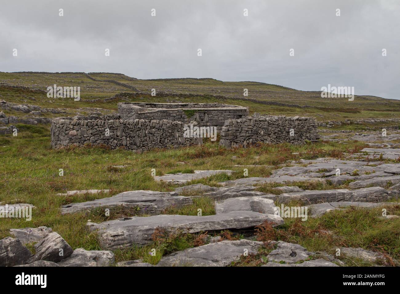 Old irish wall dun aengus hi-res stock photography and images - Alamy