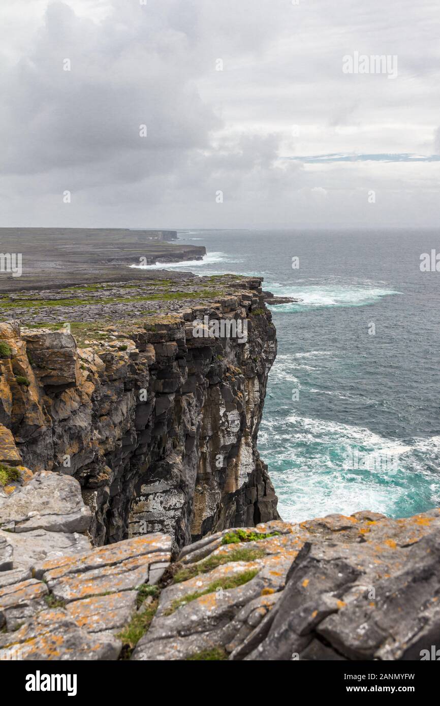 Old irish wall dun aengus hi-res stock photography and images - Alamy