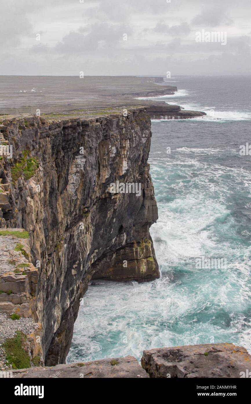 Old irish wall dun aengus hi-res stock photography and images - Alamy