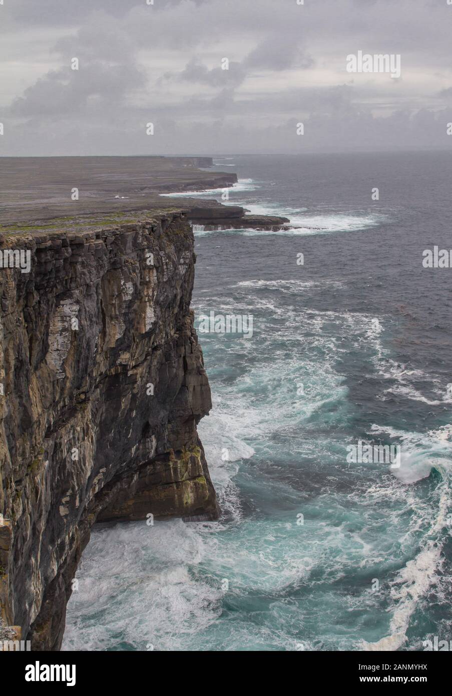 Old irish wall dun aengus hi-res stock photography and images - Alamy