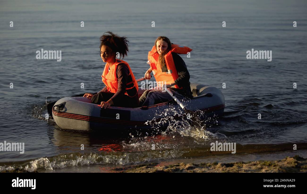 Lifeboat storm sea rowing boat hires stock photography and images Alamy