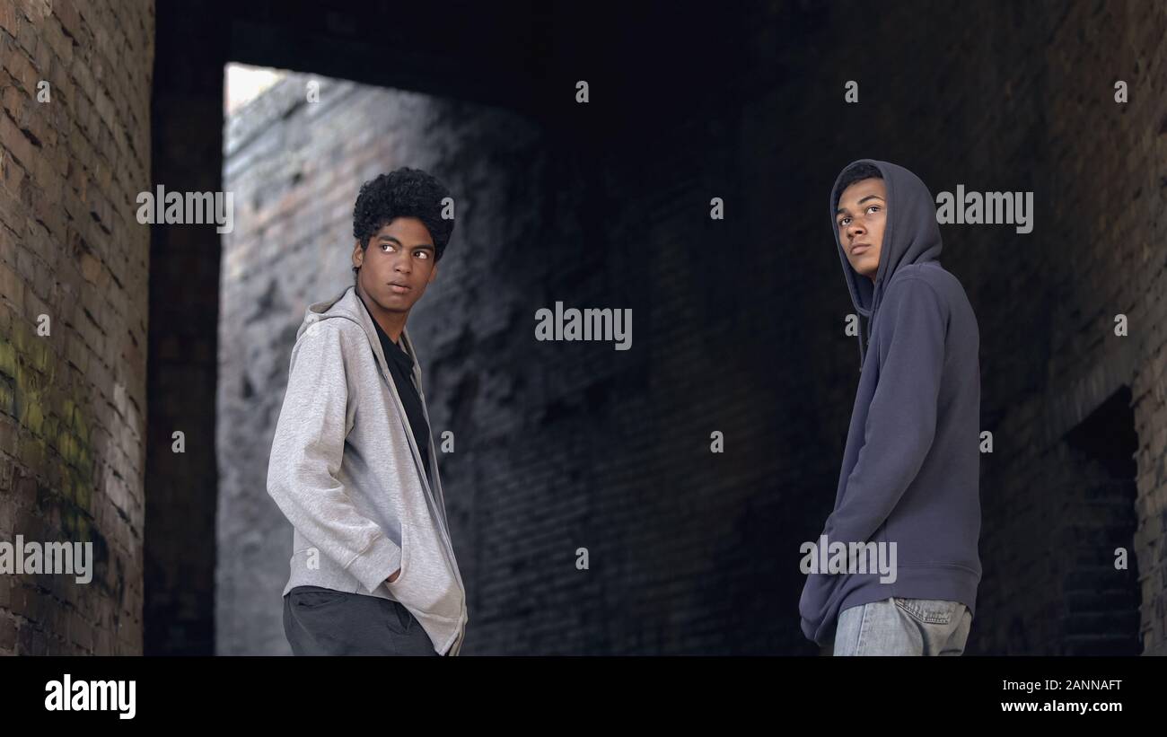 Two bored teenagers hi-res stock photography and images - Alamy