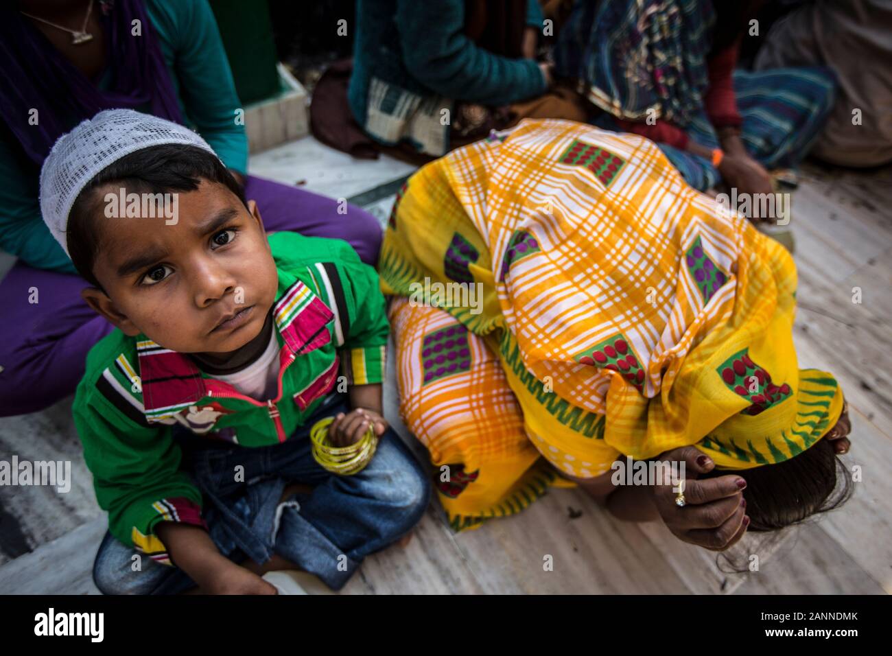 Kid and woman in trance at Bahadur Shahid Sufi shrine. Varanasi, India Stock Photo