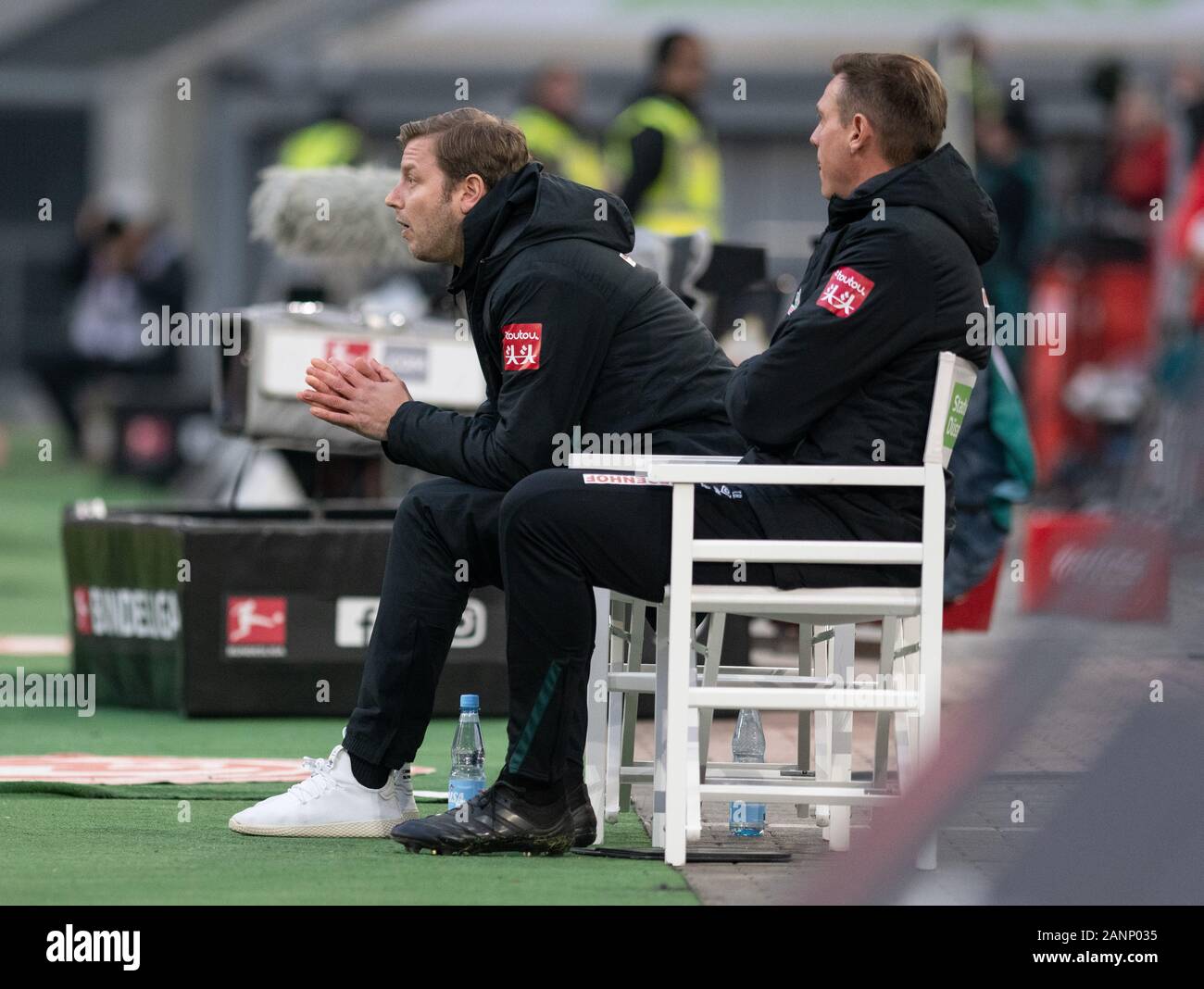 Duesseldorf, Germany. 18th Jan, 2020. Football: Bundesliga, Fortuna Düsseldorf - Werder Bremen, 18th matchday in the Merkur Spiel-Arena: Coach Florian Kohfeldt of Bremen (l) follows the game on the bench with co-coach Tim Borowski. Credit: Bernd Thissen/dpa - IMPORTANT NOTE: In accordance with the regulations of the DFL Deutsche Fußball Liga and the DFB Deutscher Fußball-Bund, it is prohibited to exploit or have exploited in the stadium and/or from the game taken photographs in the form of sequence images and/or video-like photo series./dpa/Alamy Live News Stock Photo
