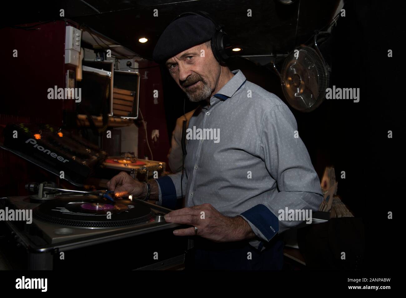 DJ Mike Eastwood on Technics 1210 decks and Pioneer sound mixer console, Smokestack Club, Leeds, West Yorkshire UK 2017. Stock Photo