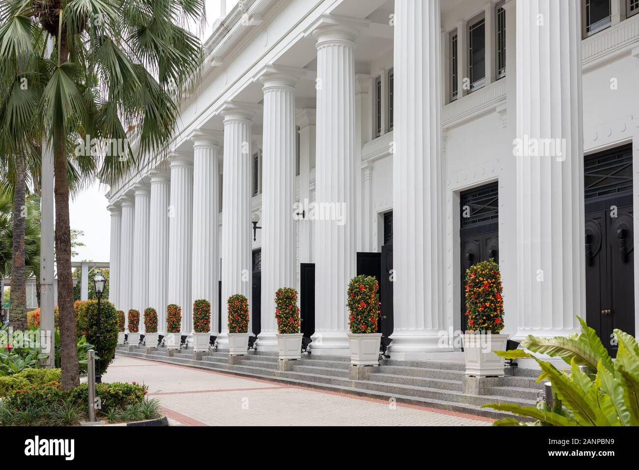 Exterior and entrance to the College of Medicine building in Singapore Stock Photo