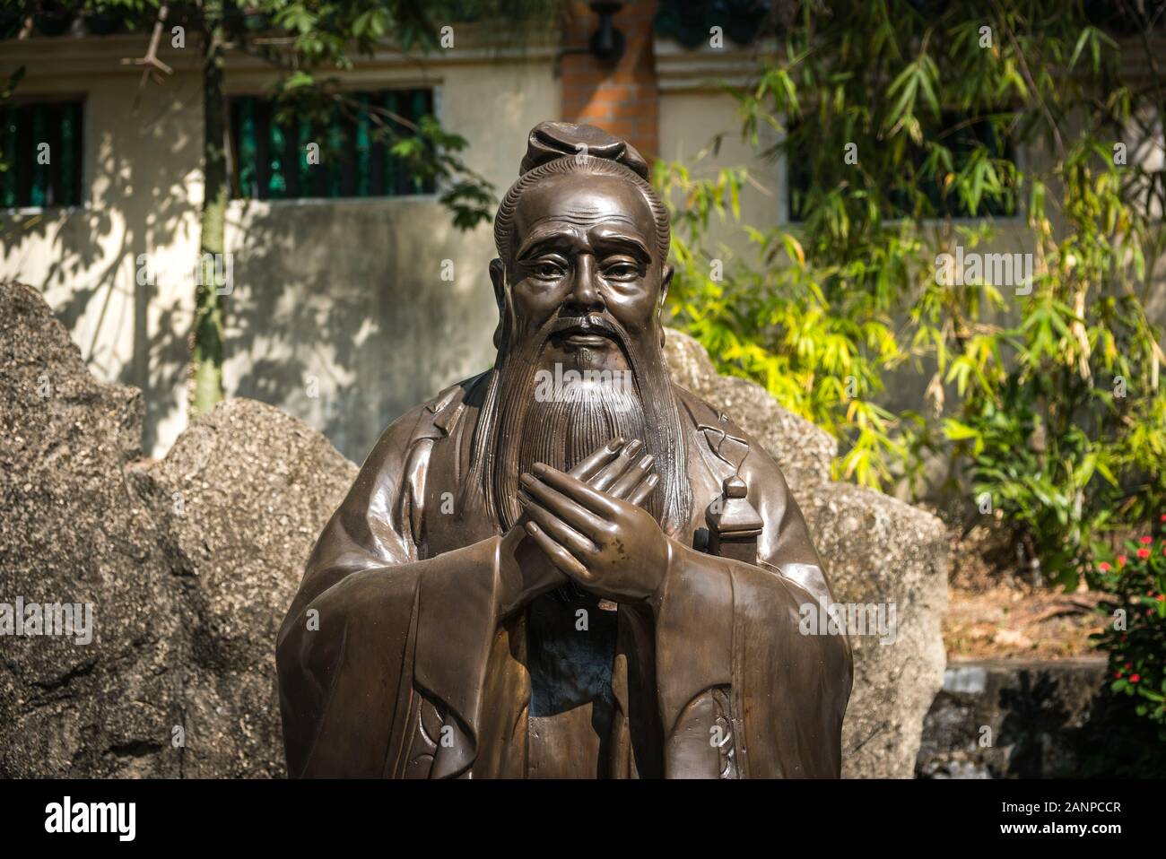 Taoist monk hi-res stock photography and images - Alamy