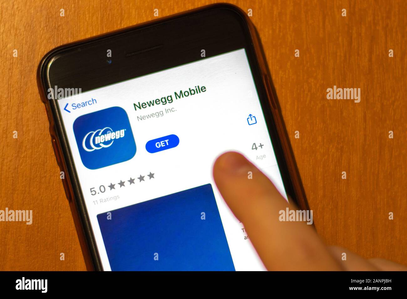 Mobile app hand hi-res stock photography and images - Alamy