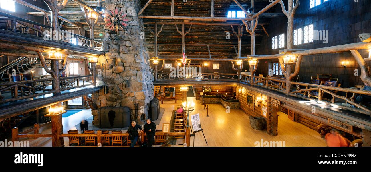 WY03588-00...WYOMING - Historic Old Faithful Inn built in 1904 inYellowstone National Park. Stock Photo