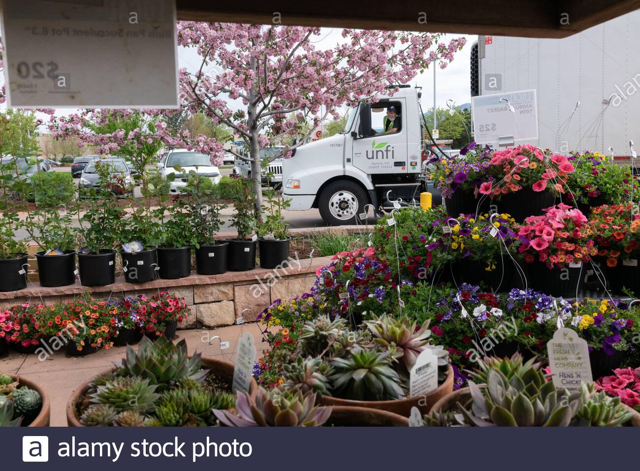 Grocery Truck Delivery High Resolution Stock Photography and Images Alamy