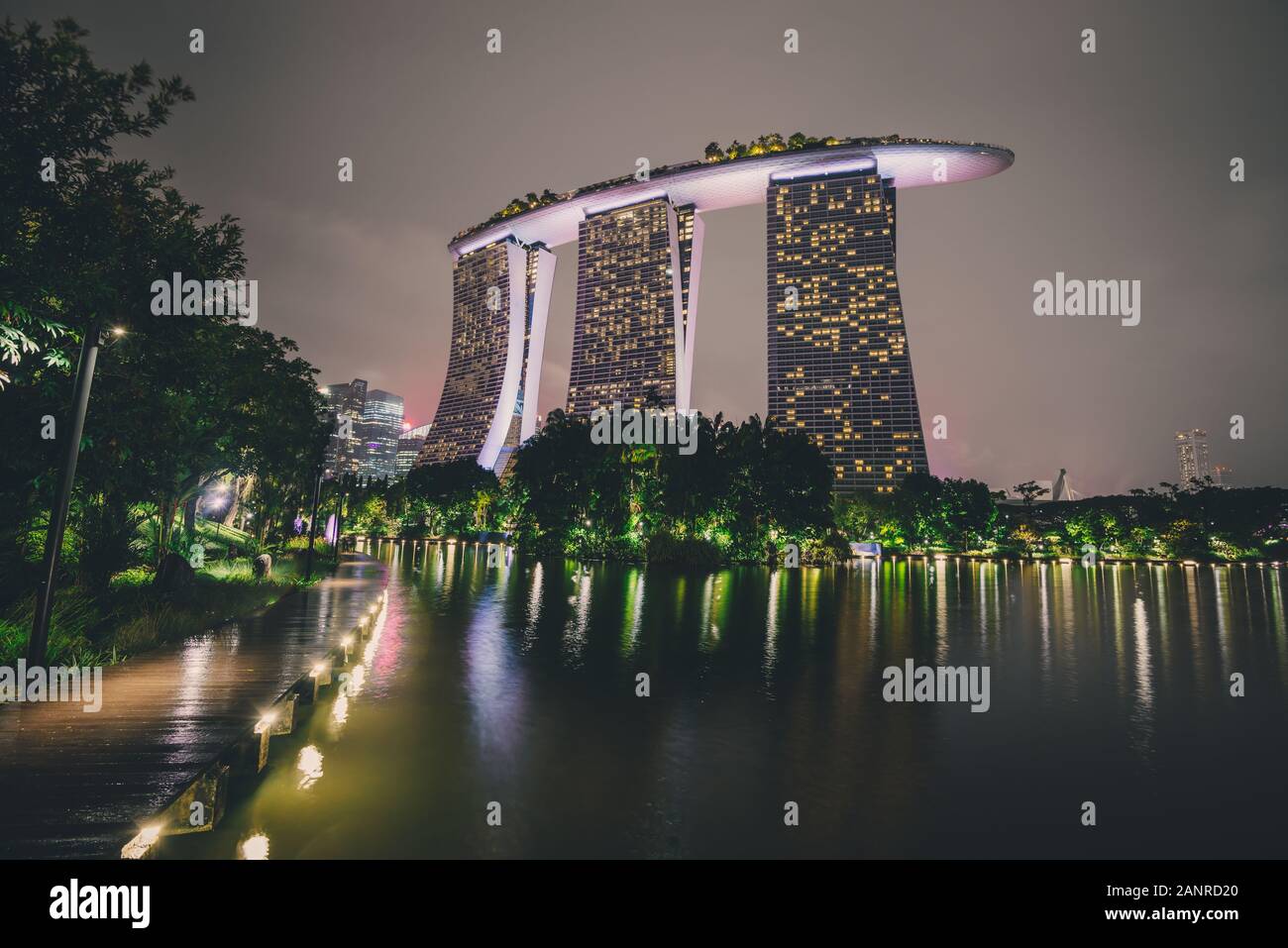 Walkway marina bay sands hi-res stock photography and images - Alamy