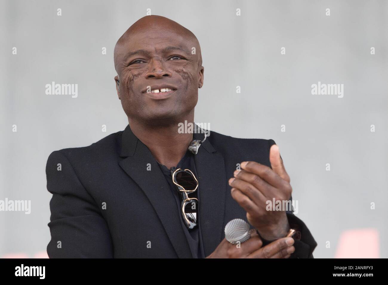 Los Angeles, USA. 18th Jan, 2020. Seal performs at the 4th Annual Women's March LA in Downtown Los Angeles, California, USA, on 18 January 2020. | usage worldwide Credit: dpa picture alliance/Alamy Live News Stock Photo