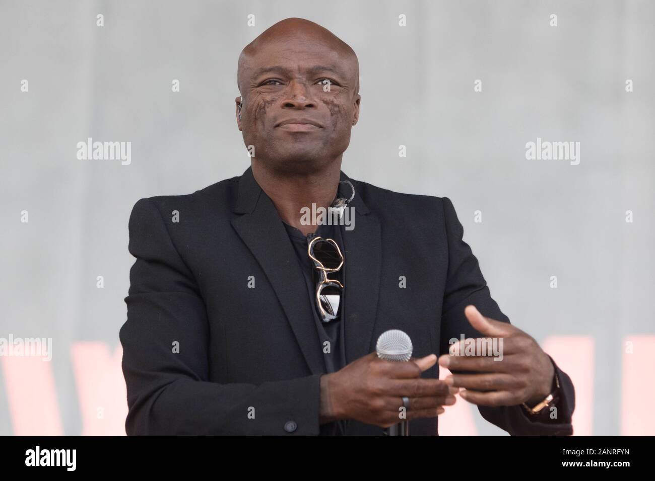 Los Angeles, USA. 18th Jan, 2020. Seal performs at the 4th Annual Women's March LA in Downtown Los Angeles, California, USA, on 18 January 2020. | usage worldwide Credit: dpa picture alliance/Alamy Live News Stock Photo