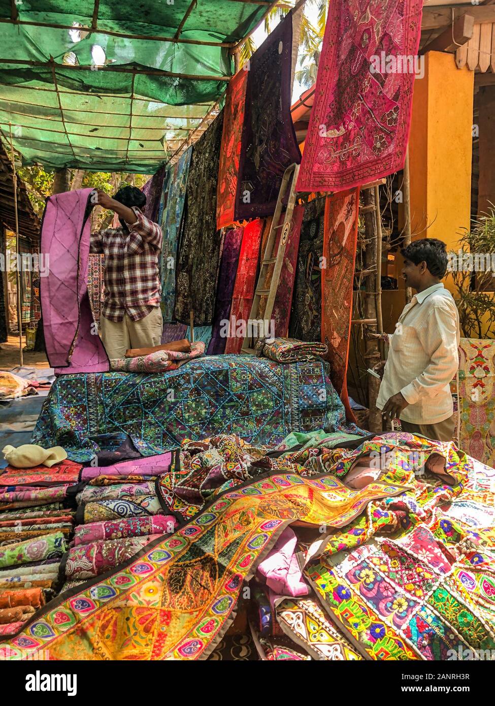 A Xadrez E a Gamão São Vendidas No Mercado Do Bazar Na Índia Índia Do  Presente Da Lembrança Anjuna, GOA Foto de Stock - Imagem de batalha, bazar:  134399884