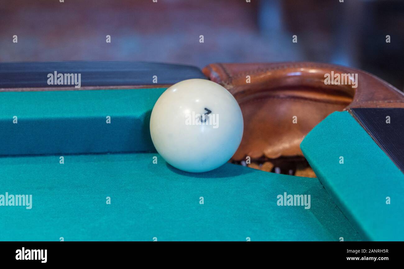 Pool table ball set up hires stock photography and images Alamy