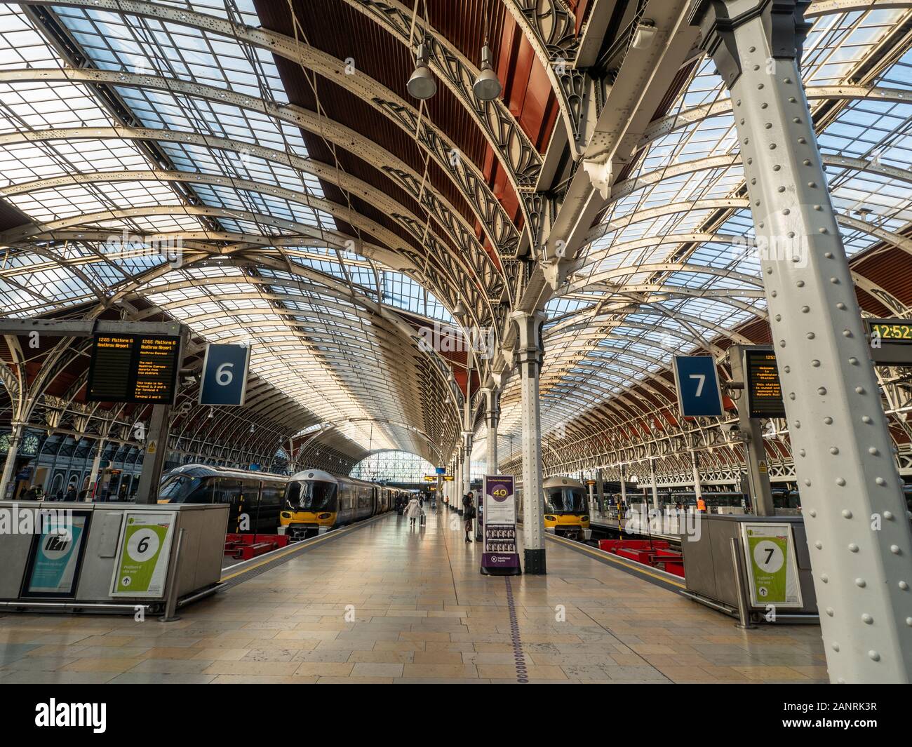 Paddington railway station in London Stock Photo Alamy