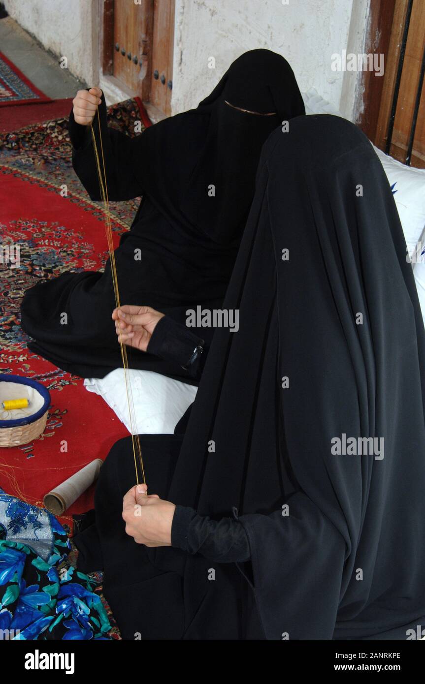 Arabic culture, arabic woman weaving Stock Photo Alamy