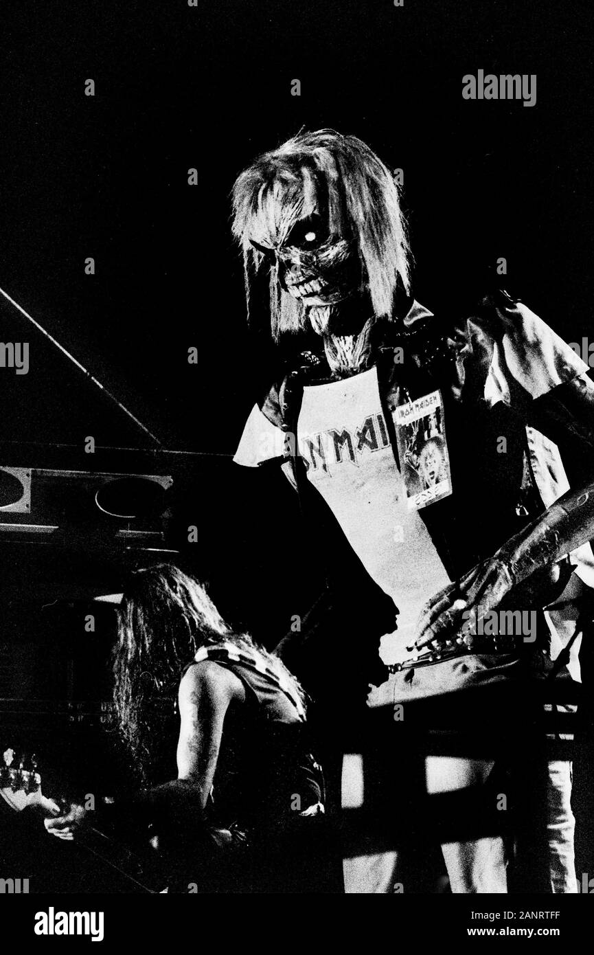 iron-maiden-eddie-live